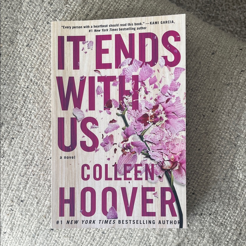 'It Ends With Us' Book - Colleen Hoover